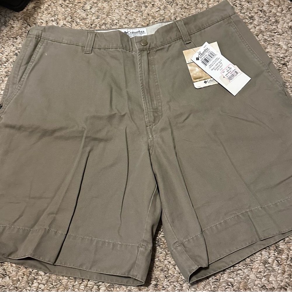 Columbia Men's Khaki Flat Front Shorts